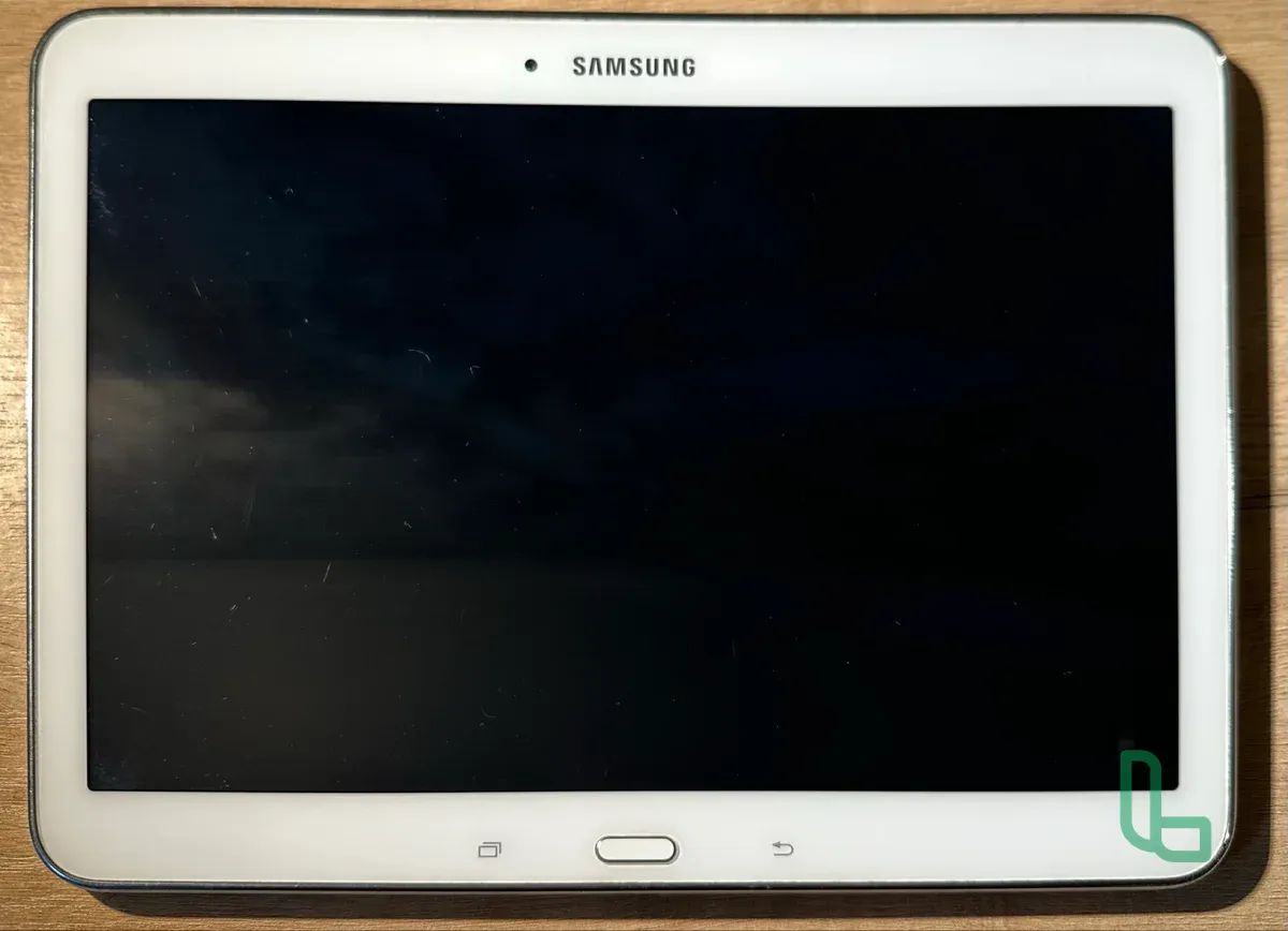 Планшет Samsung Galaxy Tab 4 10.1 16 Gb 3G Белый