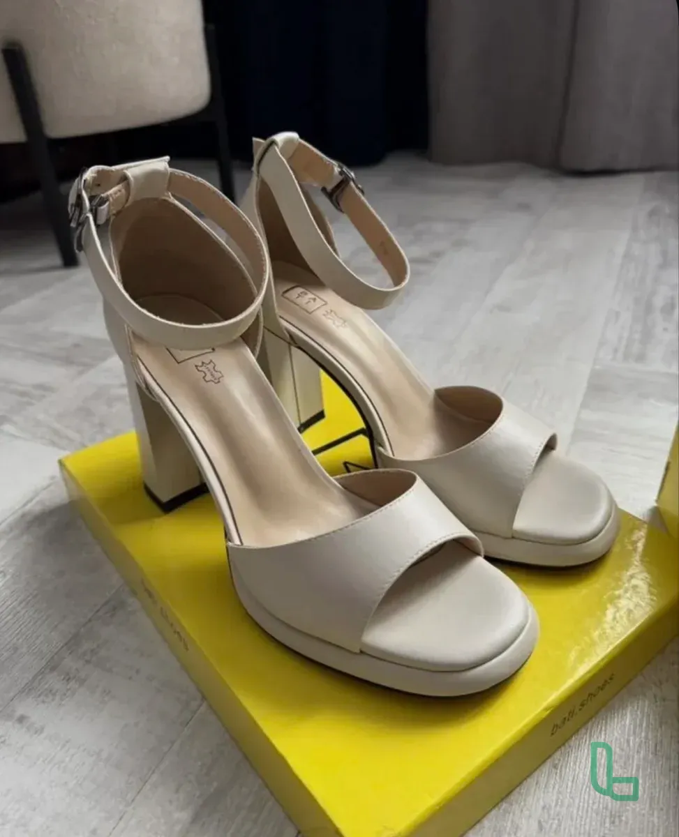 Босоножки Женские