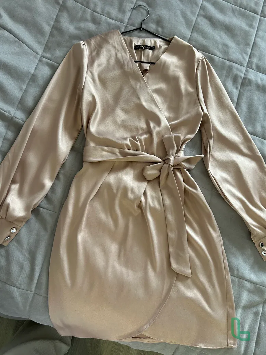 Платье атласное 44 размер