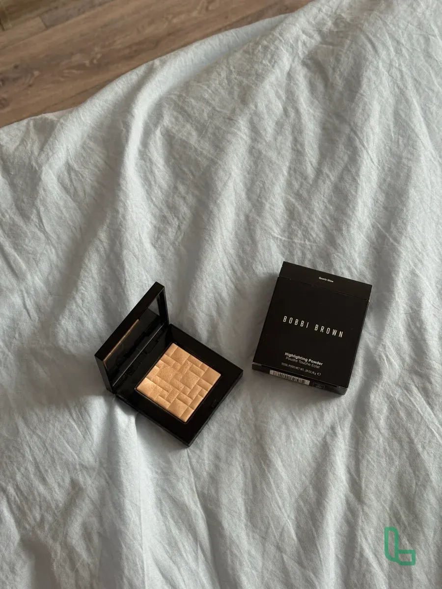 Bobbi brown highlighting powder