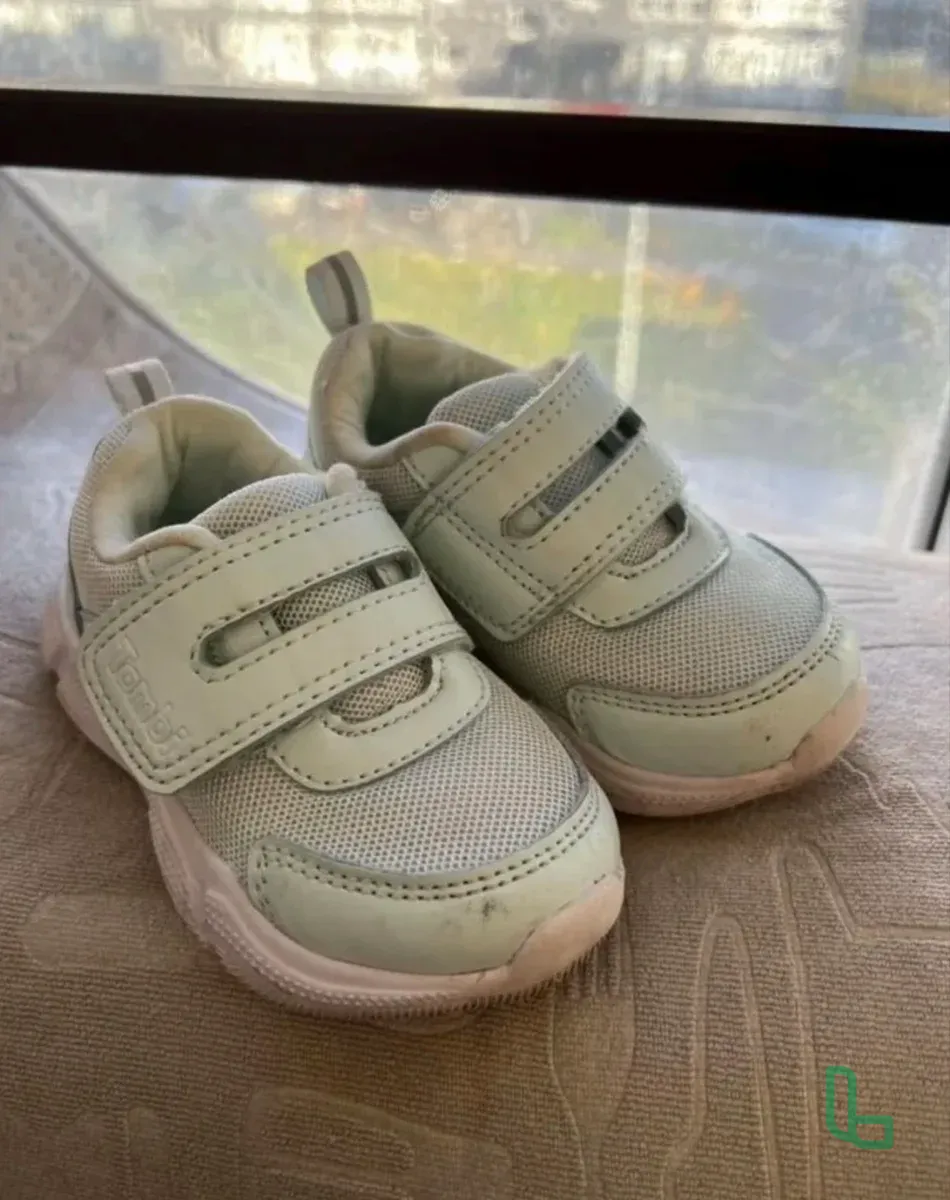 Кроссовки детские 21