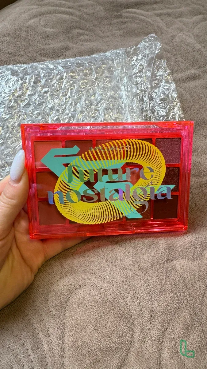 INFLUENCE BEAUTY  Палетка Теней Новая