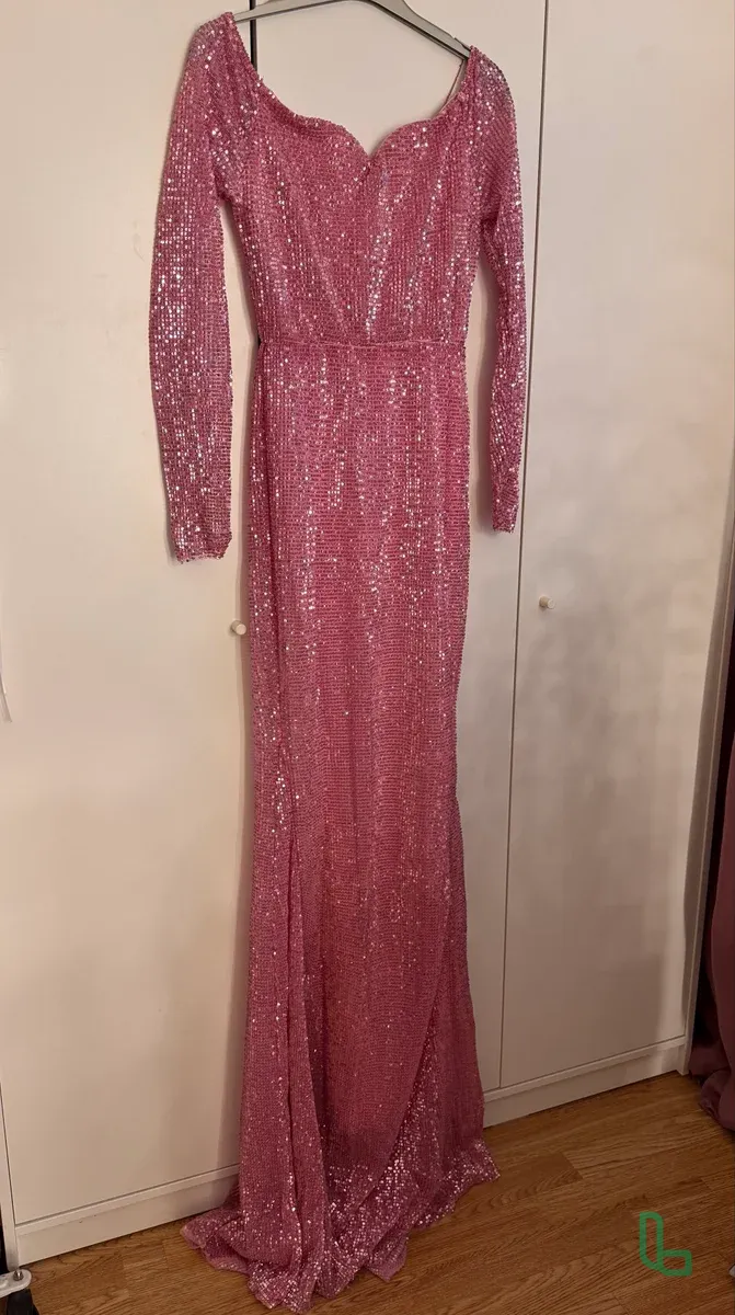 Платье в пол с пайетками