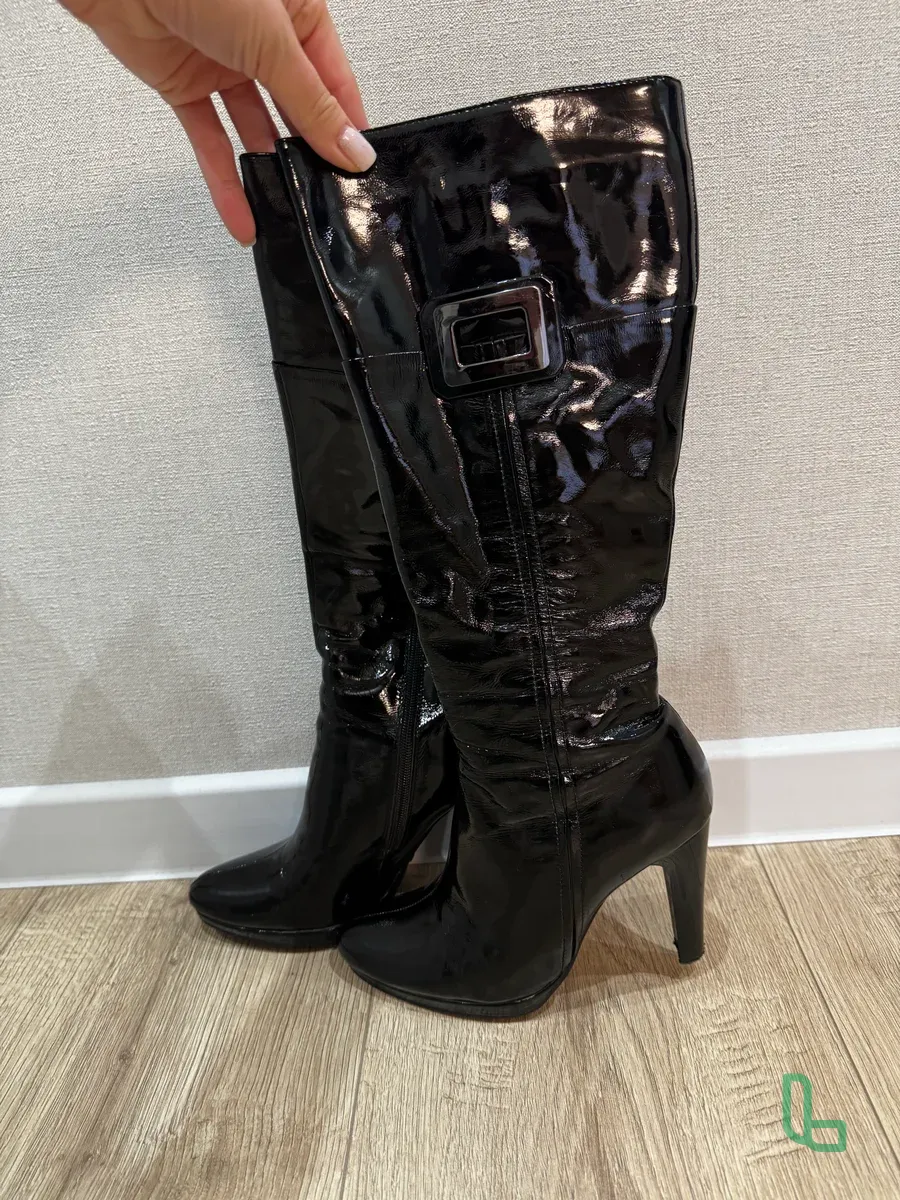 Лаковые сапоги