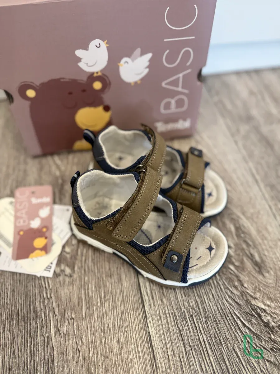 Сандалии на мальчика 24р-р