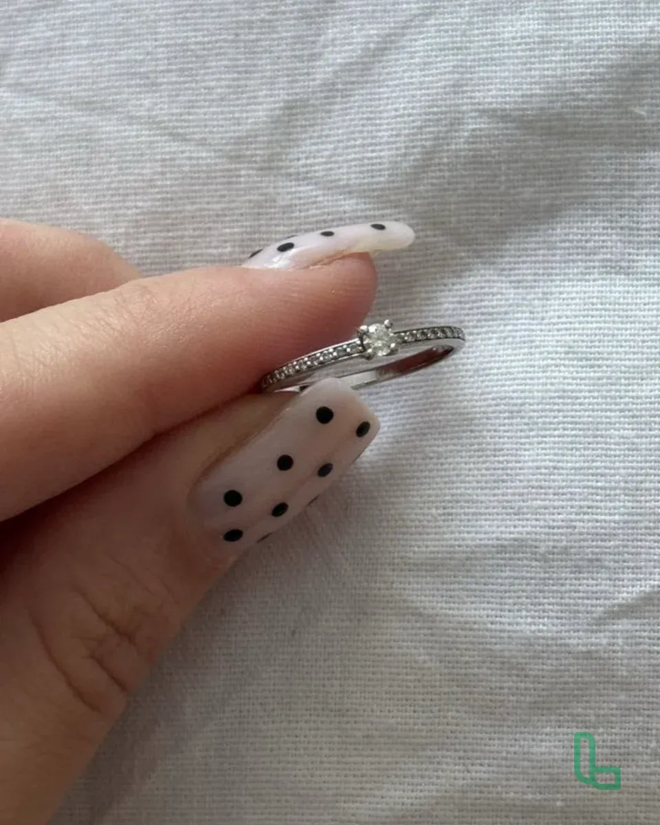 кольцо с бриллиантом золотое