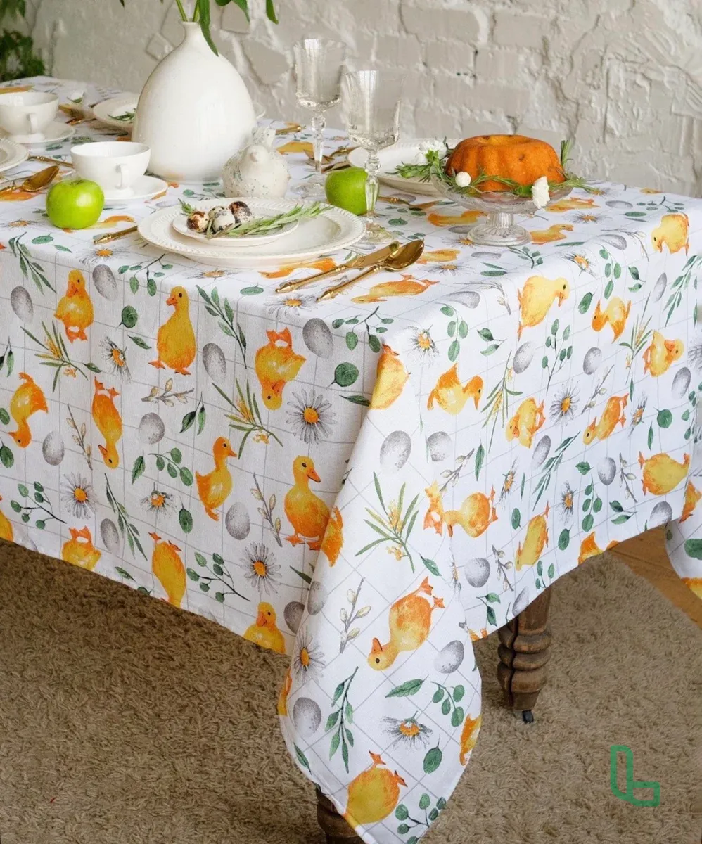Скатерть Весенняя / Пасхальная белая с рисунком