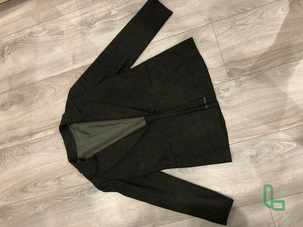 Классический деловой кстюм. Темно-зеленый,42 Рзмер