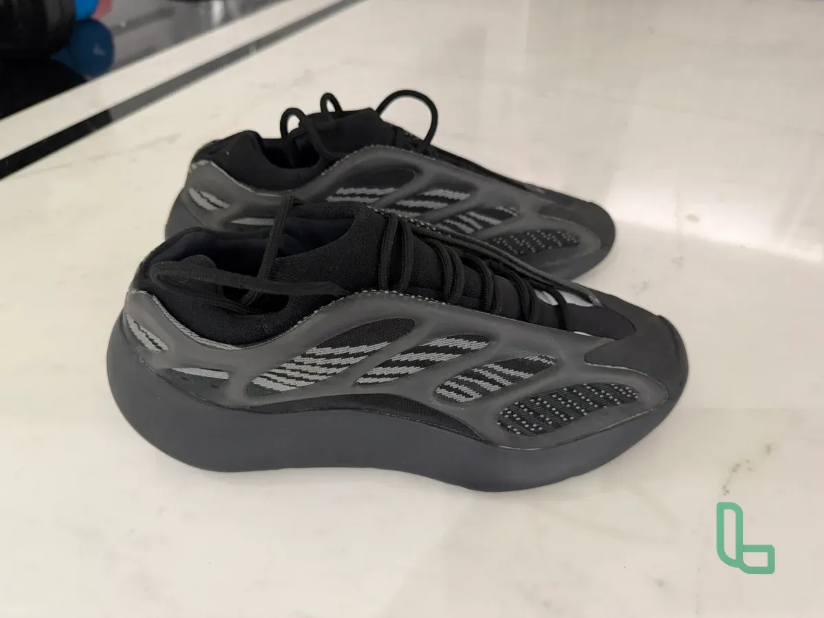 Кроссовки Adidas Yeezy 700 V3 “Dark Glow”