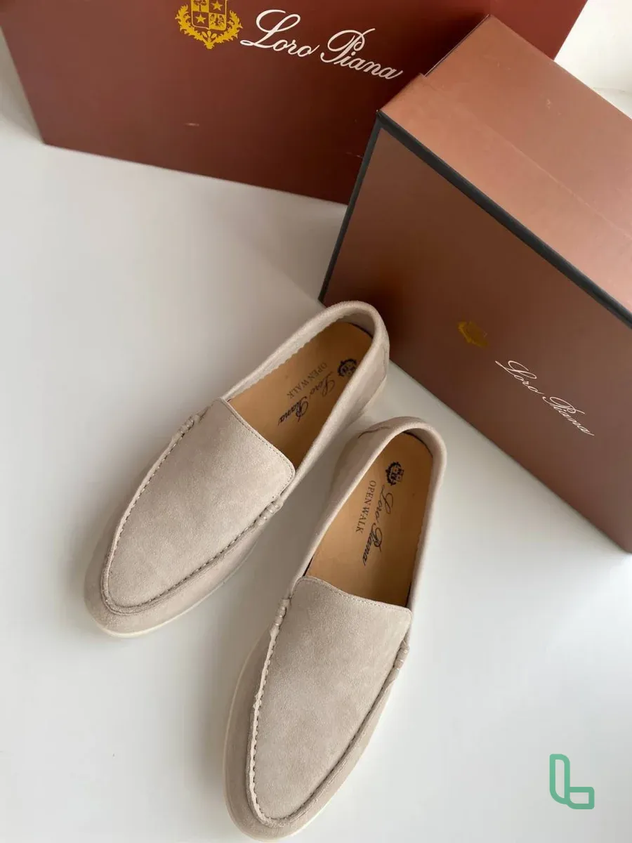 Лоферы из светлой замши