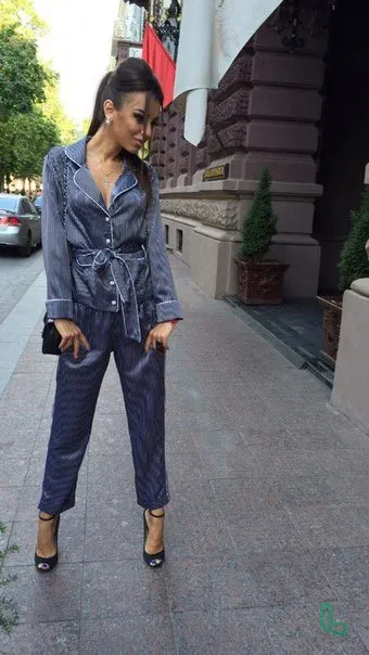 Костюм брючный  в пижамном стиле