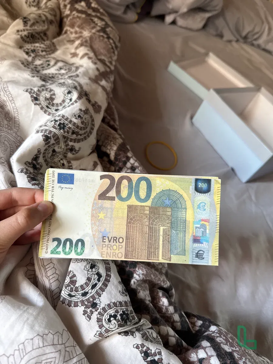 Шуточные ( Не Настоящие) Сувенирные Деньги 200 €