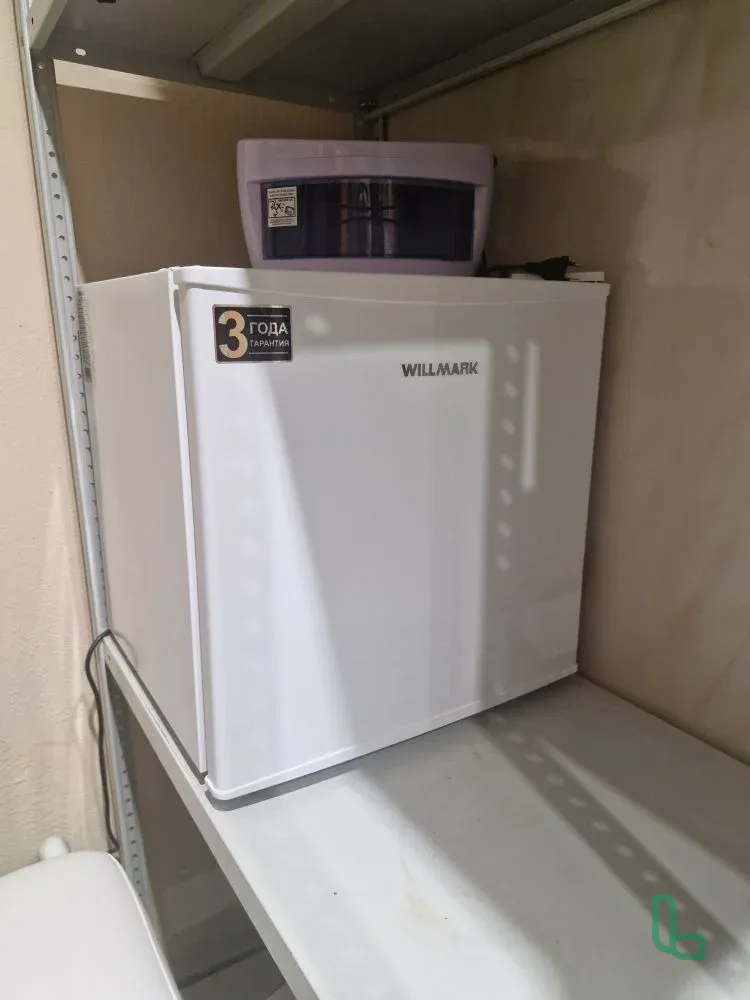 Холодильник Willmark, белый, почти новый (<1 год)
