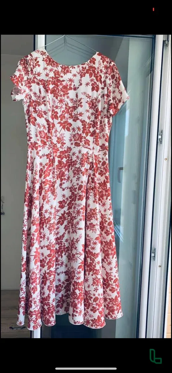 Платье из струящейся немнущийся ткани