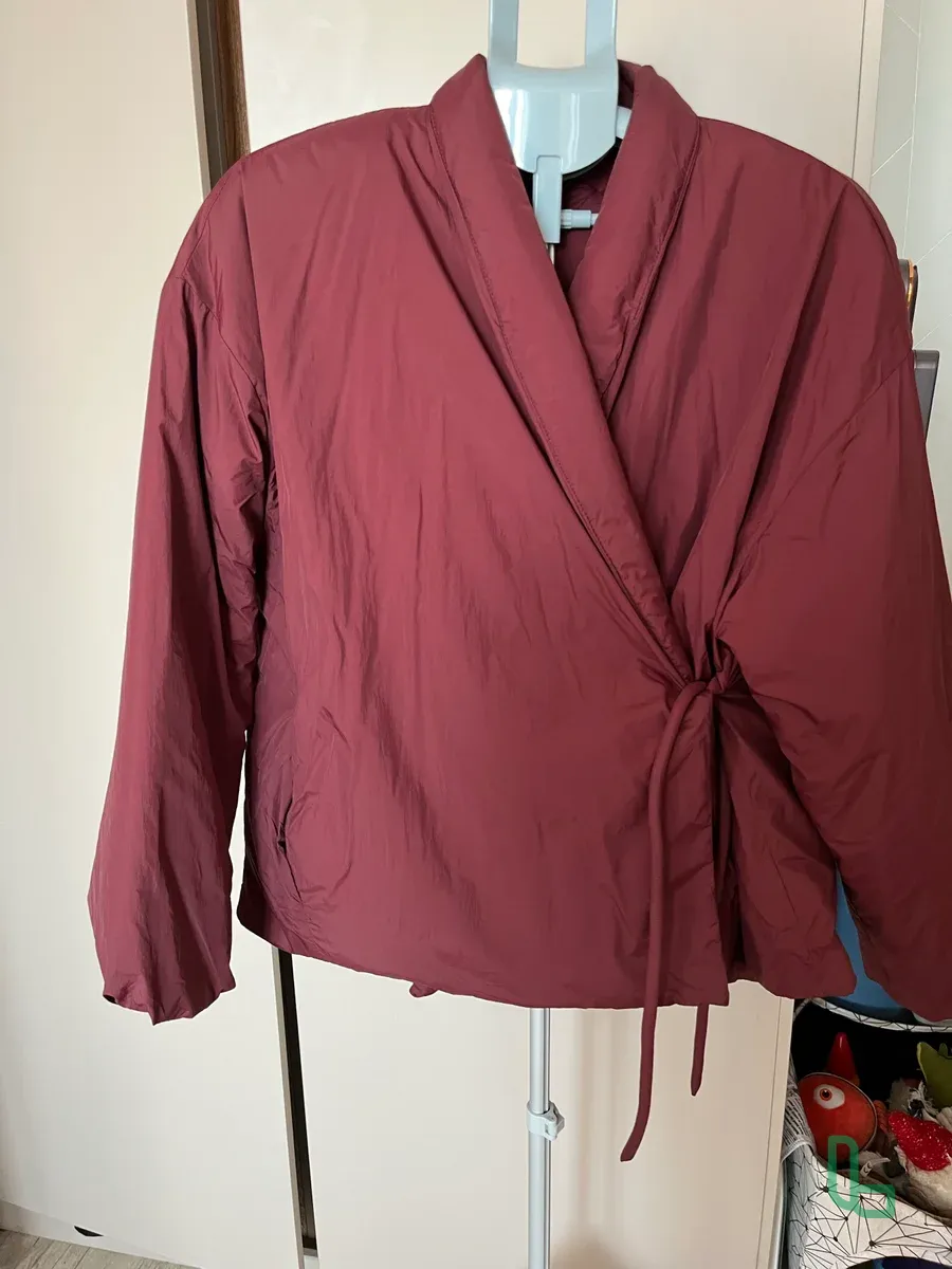 Бордовая куртка