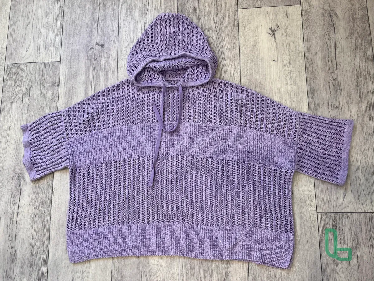 Футболка вязаная с капюшоном