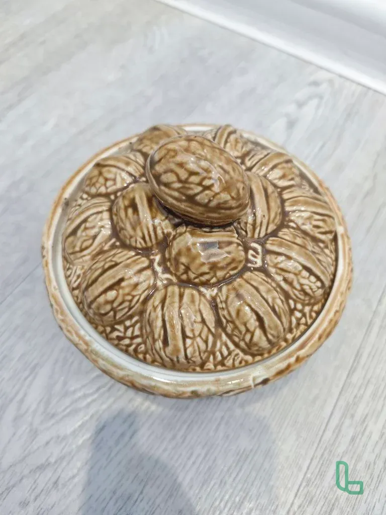 Шкатулка витражная "Грецкие орехи"