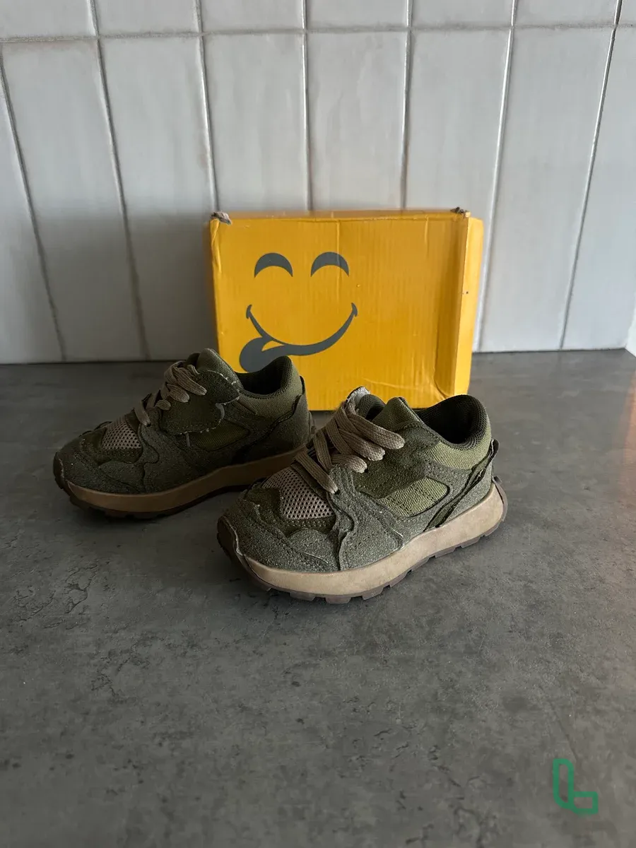 Кросовки детские 25 Р