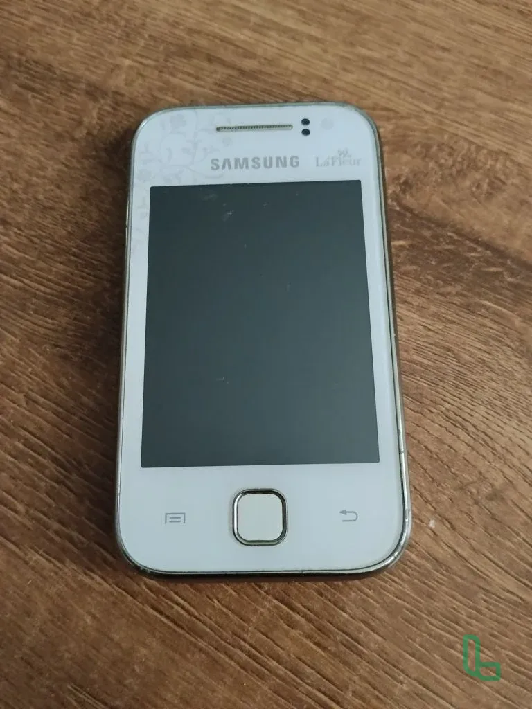 Смартфон Samsung LaFleur белый