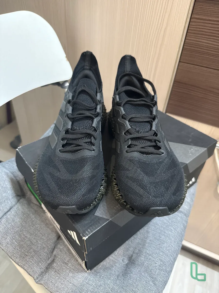 Кроссовки Adidas