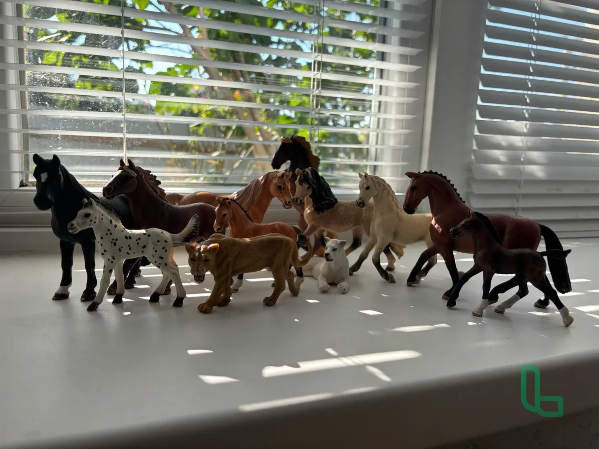 Игрушки от фирмы «Schleich» и «Collecta».