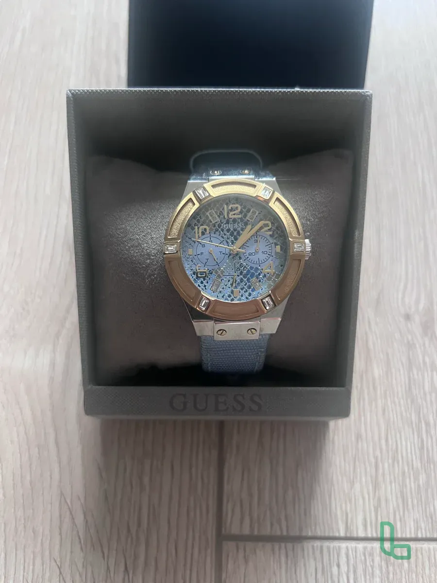 Часы Guess