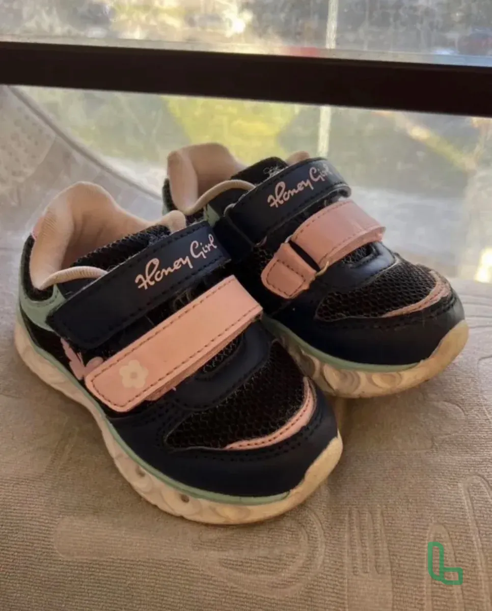 Кроссовки детские 21