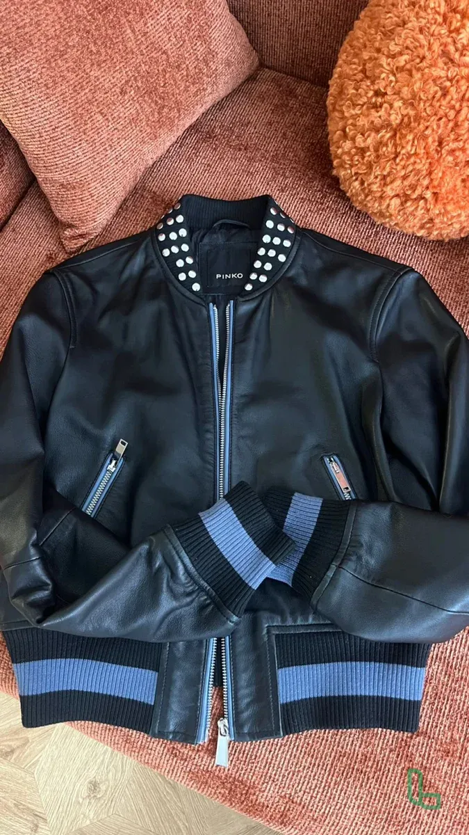 Pinko. Бомбер из кожи