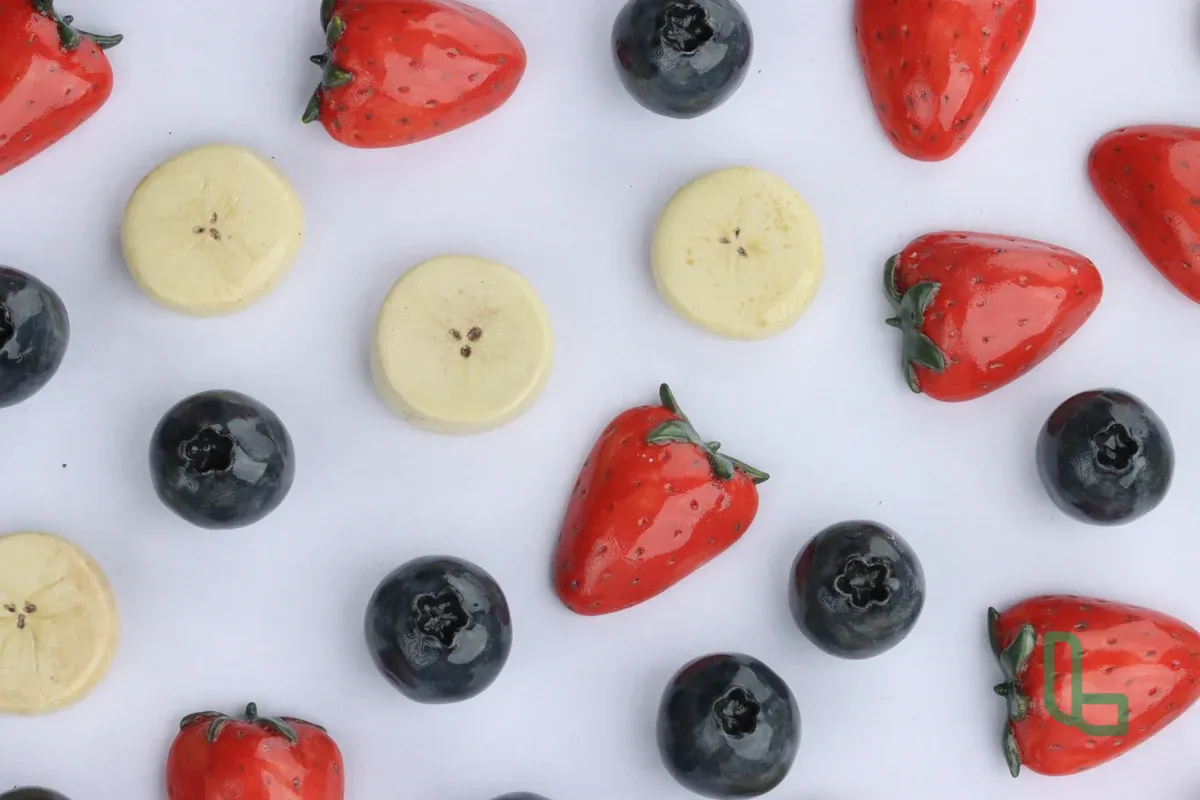 Летние ягоды - набор магнитов ручной работы