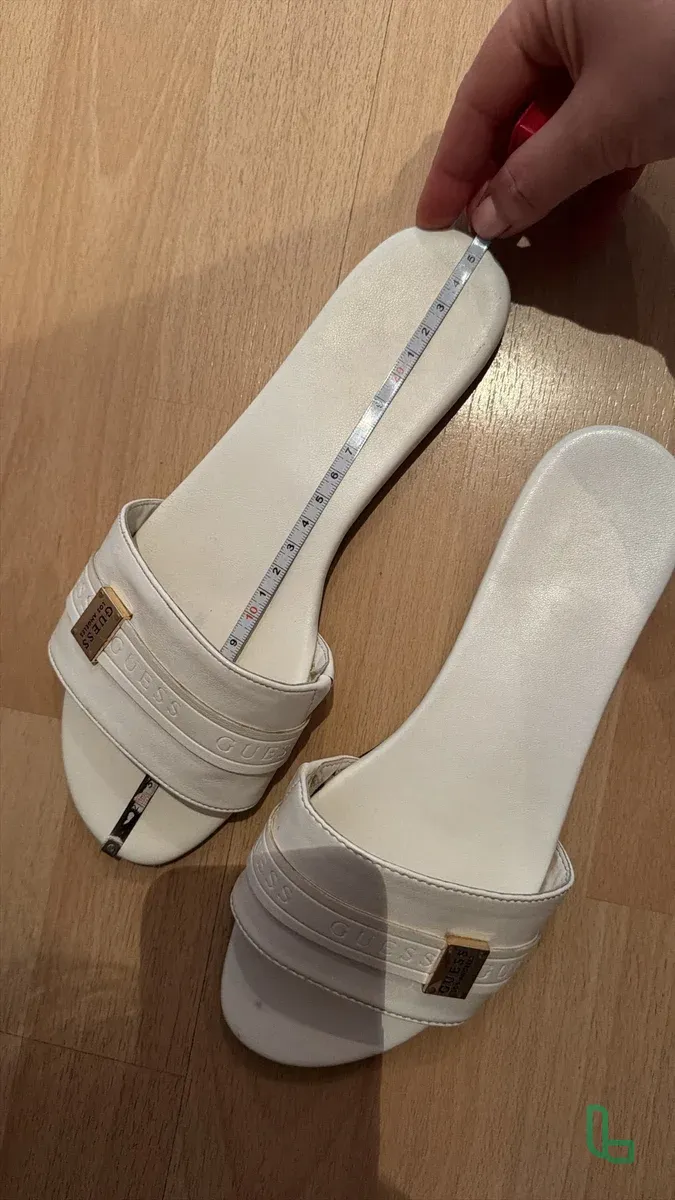 Босоножки Guess белые