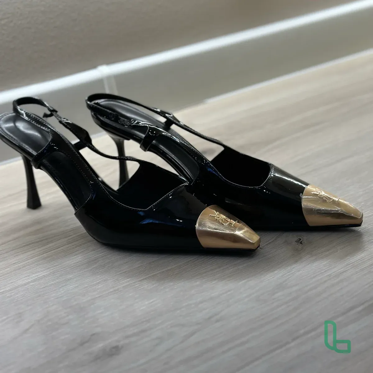 Трендовые Туфли лодочки с золотым носом 39р