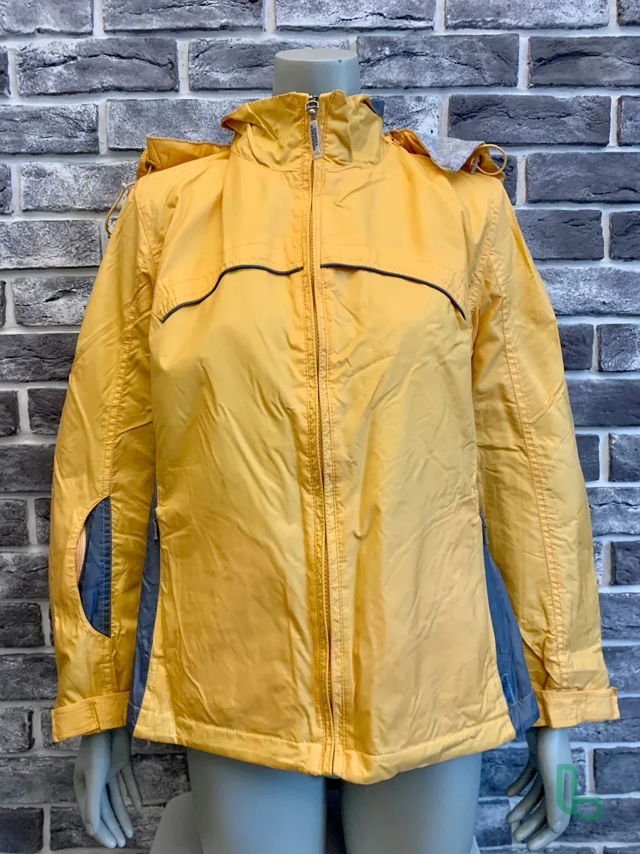 Жёлтая ветровка