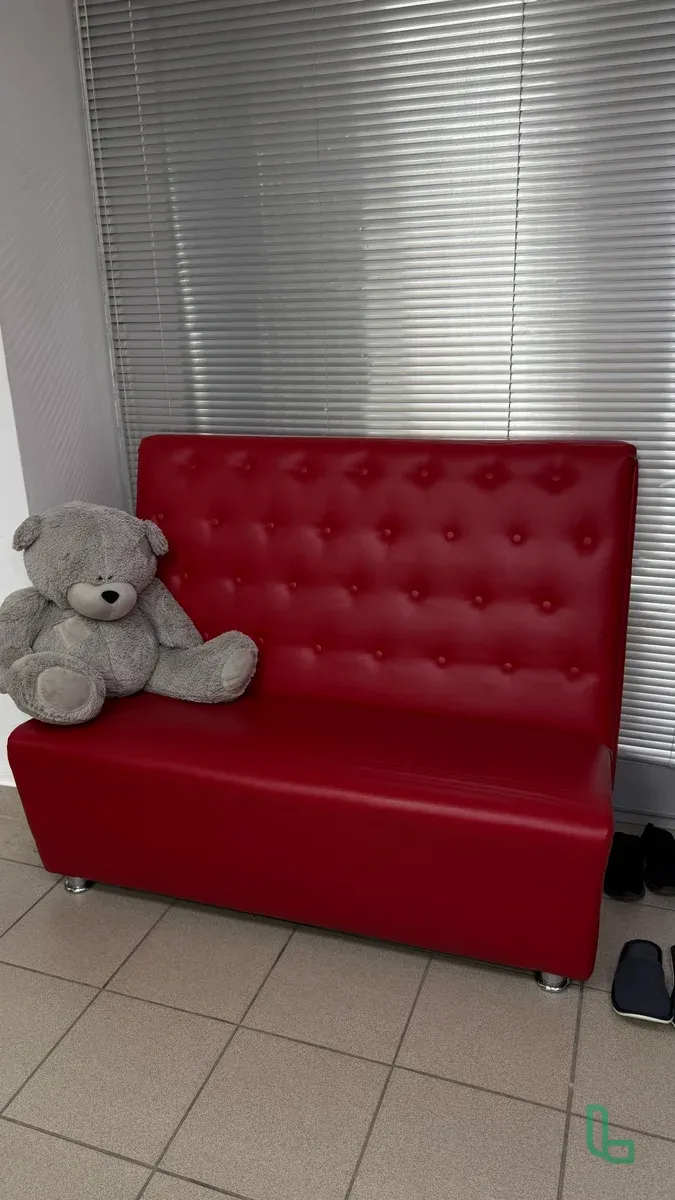 Два Красных диванчика