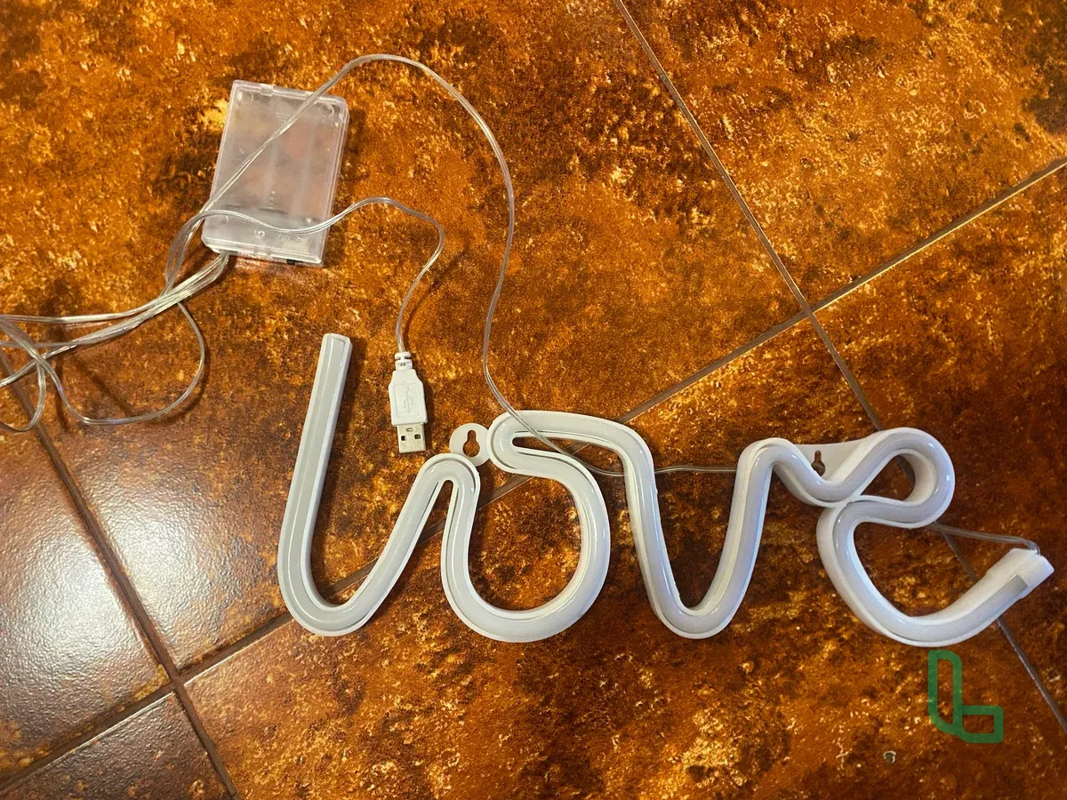 Неоновая вывеска Love (USB)