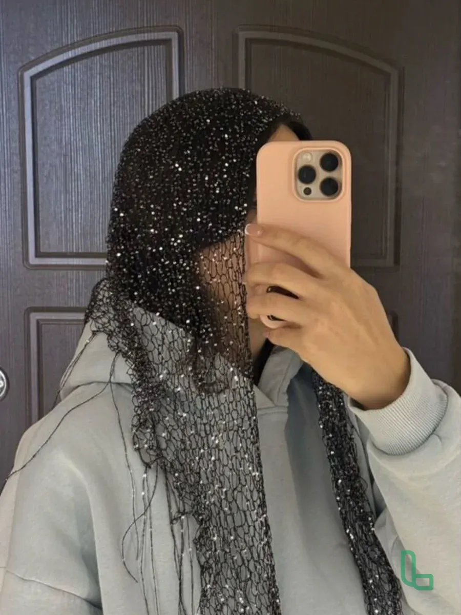 Косынка-вуаль вязанная с пайетками ручная работа