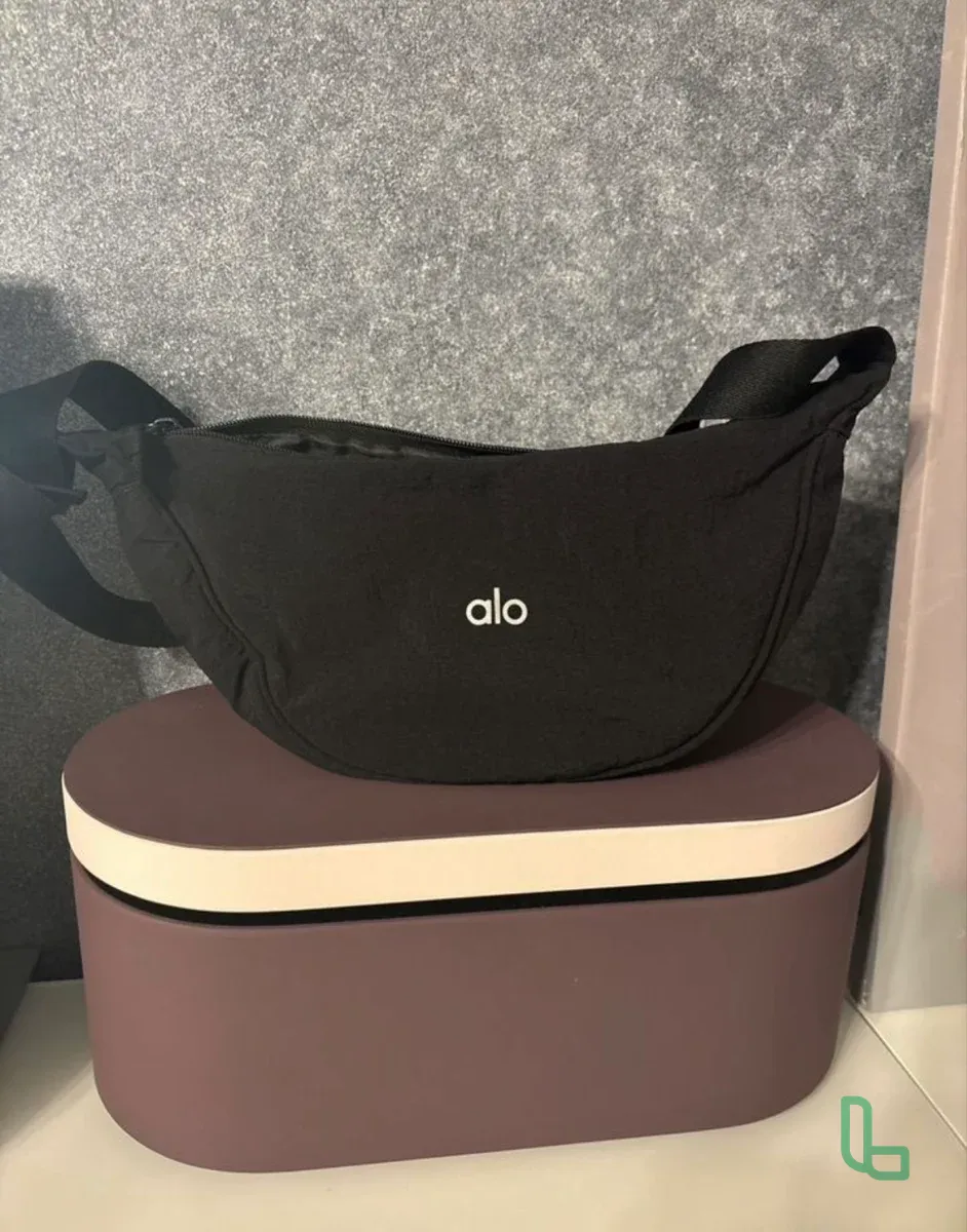 Сумка в стиле Alo Yoga