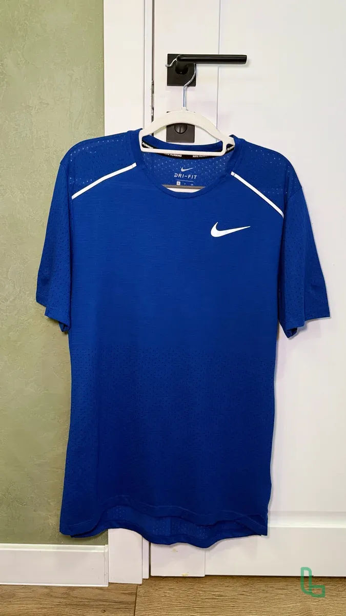 Спортивная футболка Nike