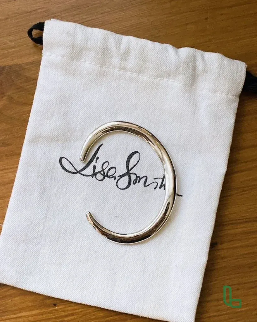 Lisa Smith серебристый браслет poison drop