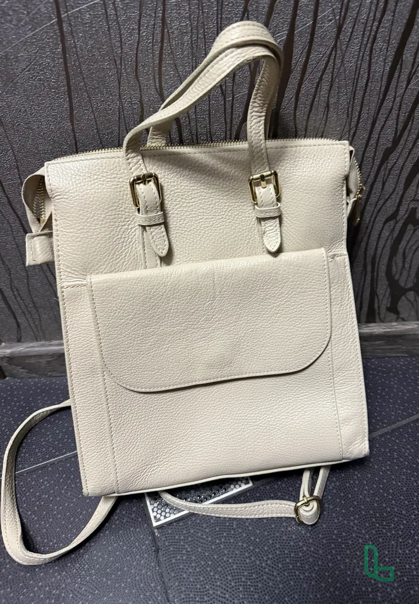 Продаю женскую сумку-рюкзак, покупала в Рандеву