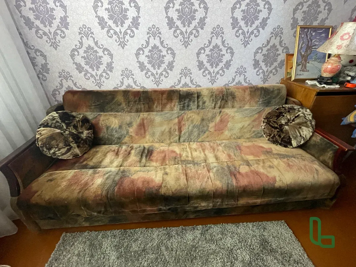 Трехместный диван