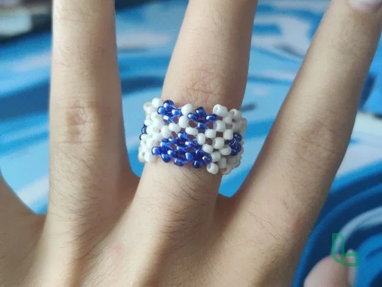Колечко из бисера лапка