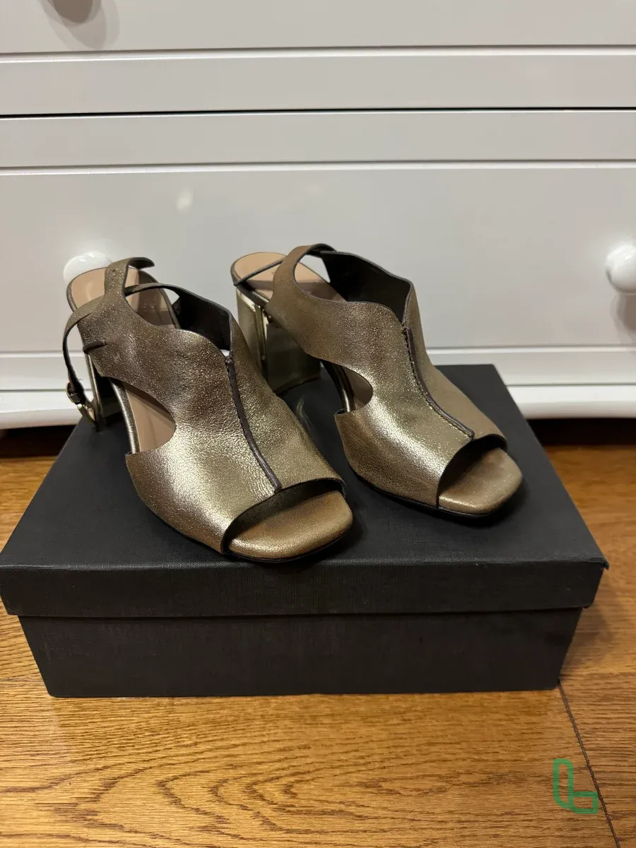 Босоножки Женские