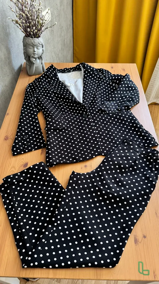 Женский брючный костюм 42 размер