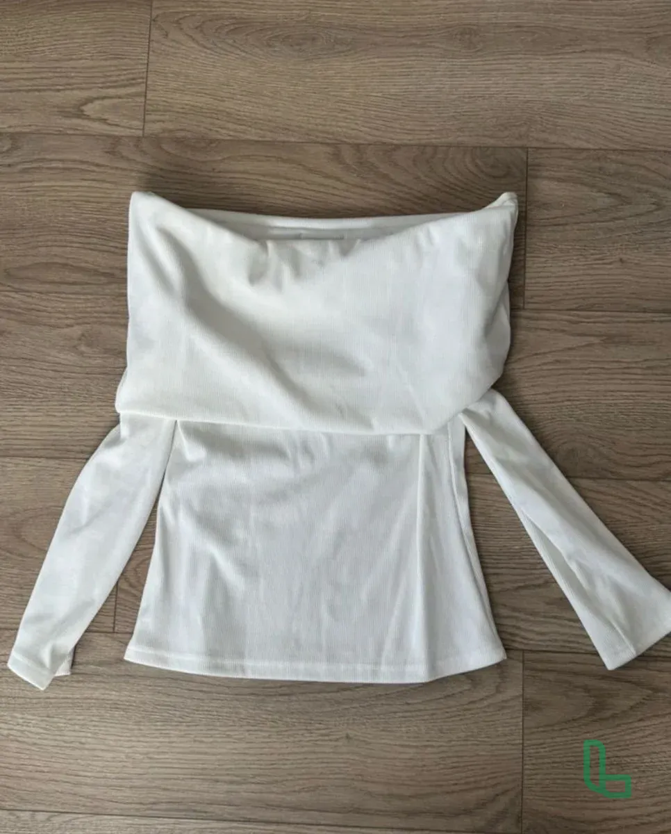 Кофта с открытыми плечам