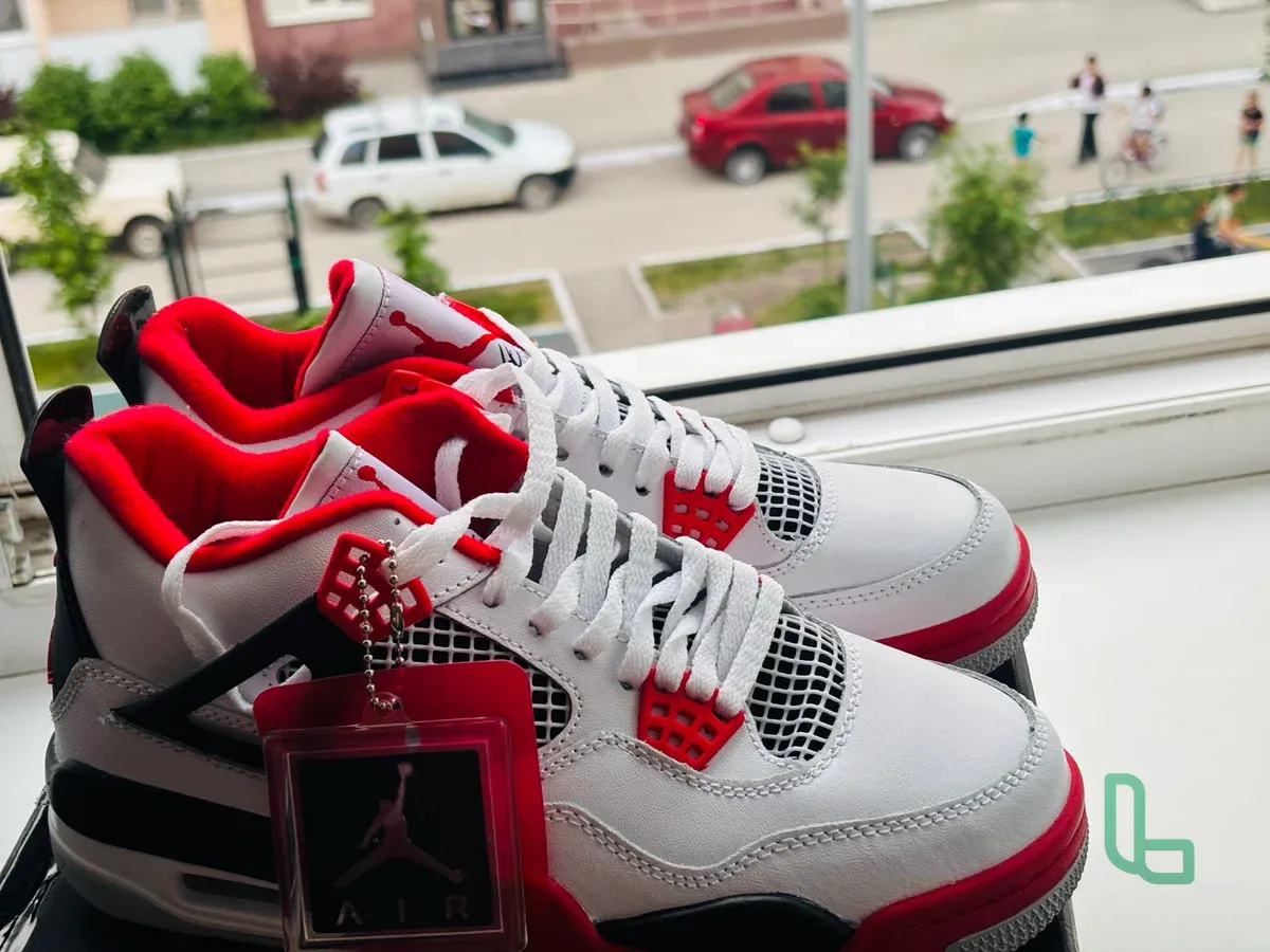 Air Jordan 4 Retro