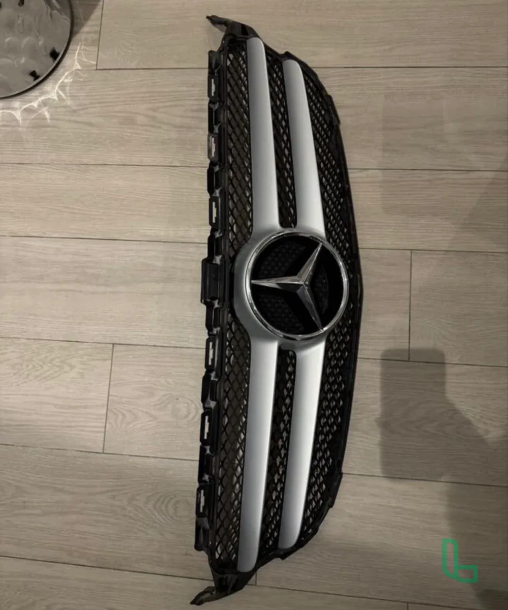 Решетка радиатора Mercedes c class w205 оригинал