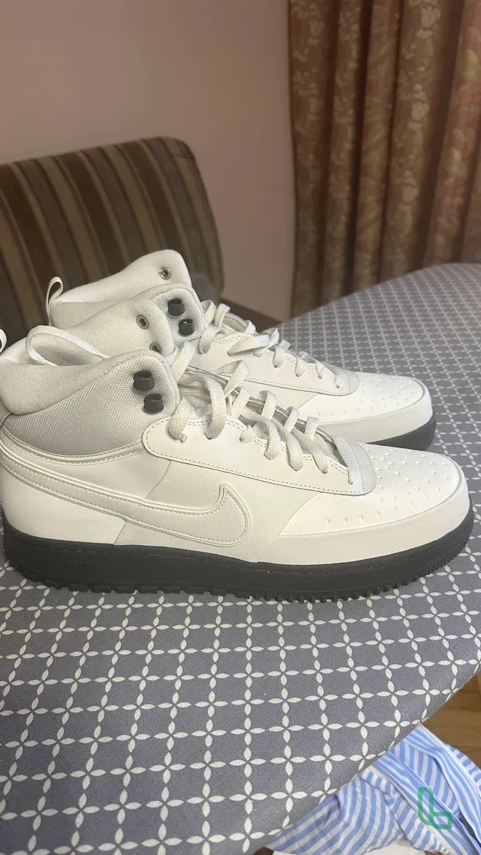 Кроссовки Nike белые высокие