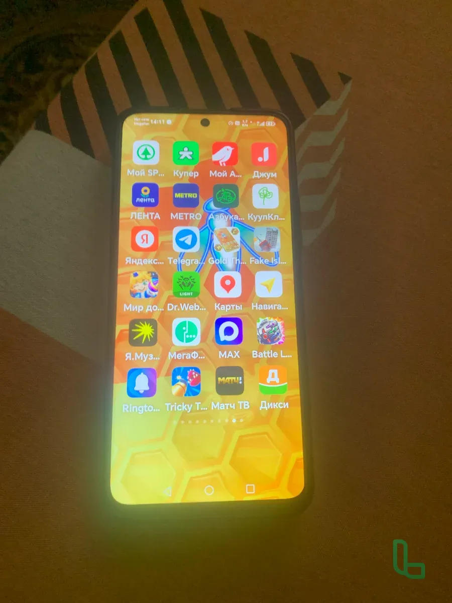 HONOR X8.