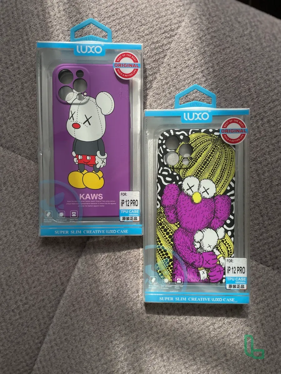 Чехол на iPhone 12 pro kaws