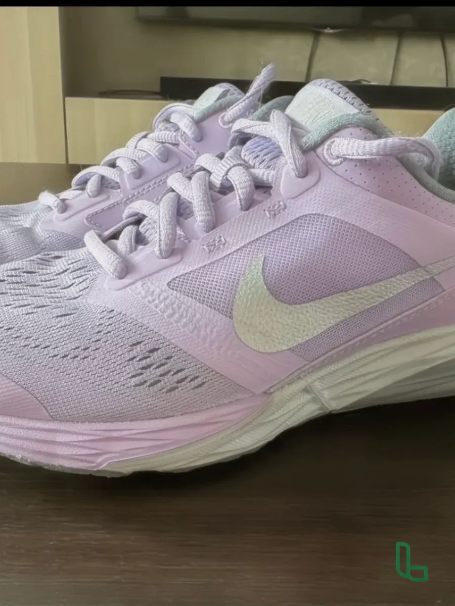 Кроссовки Nike